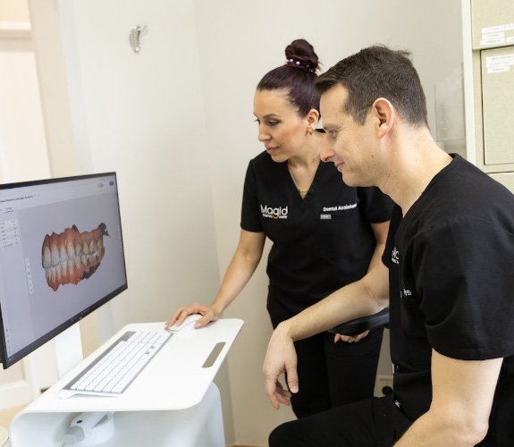 dental team viewing teeth model on the computer
